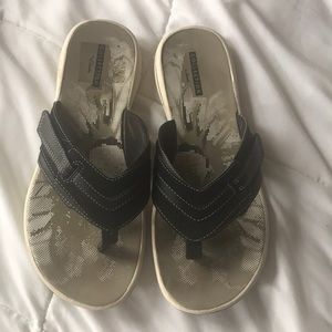 Clark’s Flip Flops Size 7